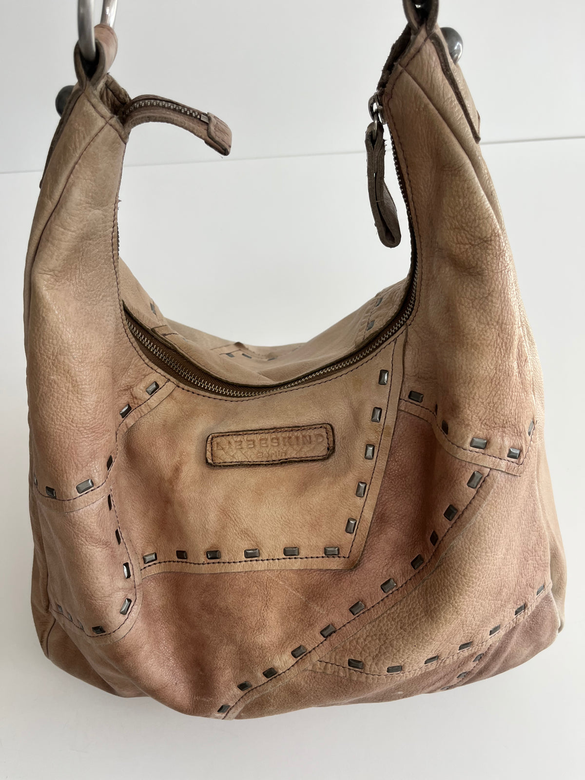 LIEBESKIND METAL PATTERN BAG