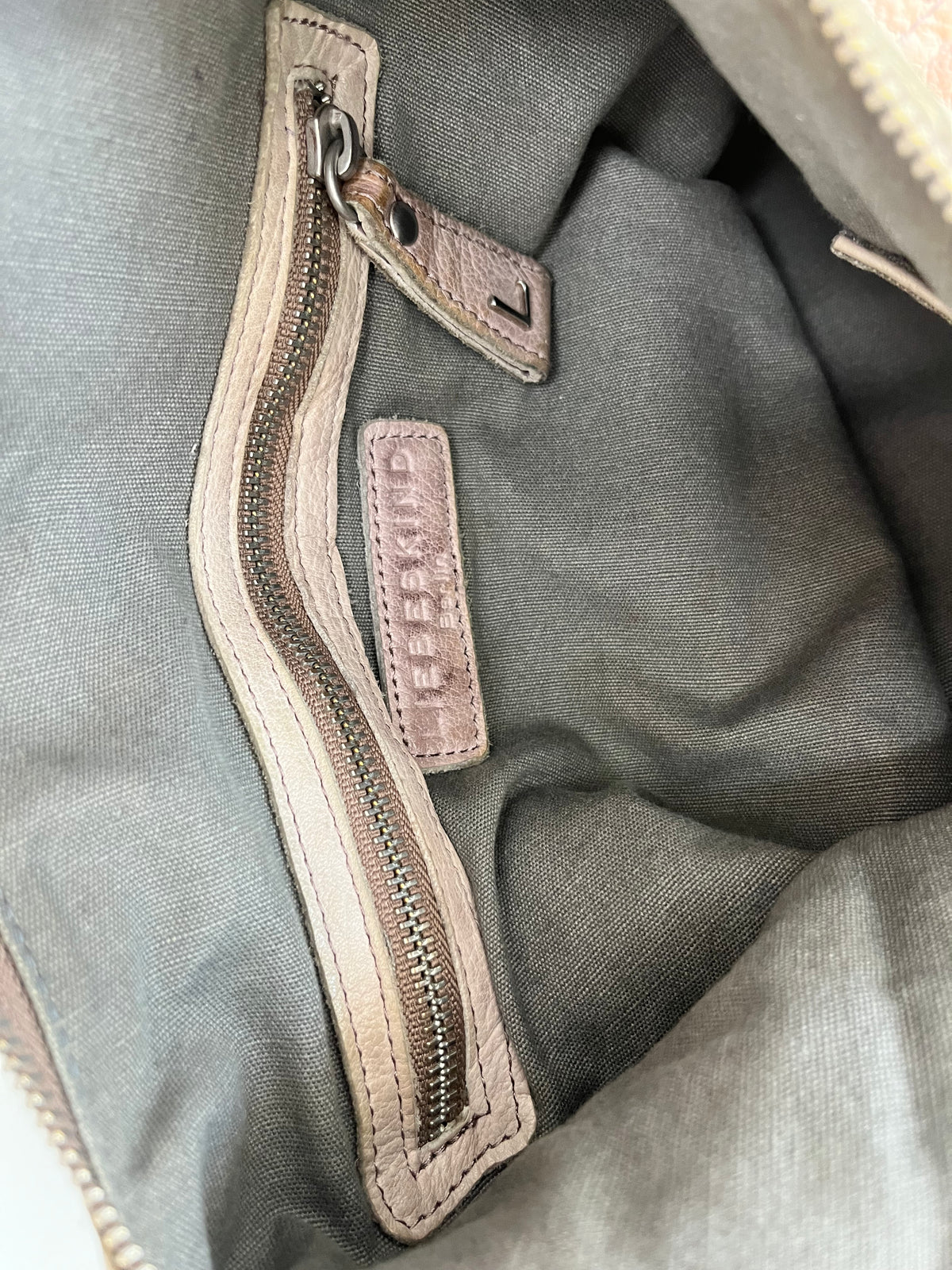 LIEBESKIND METAL PATTERN BAG