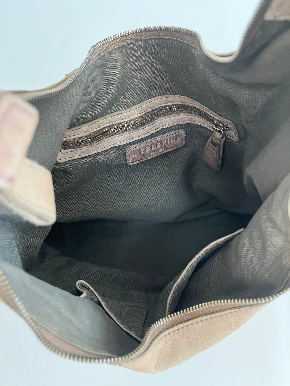 LIEBESKIND METAL PATTERN BAG