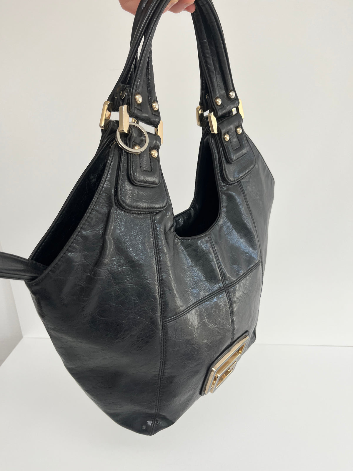 GUESS BLACK SHOPPER