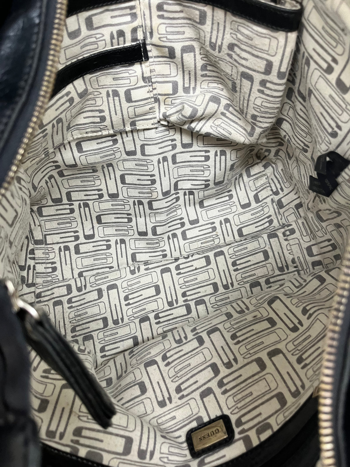 GUESS BLACK SHOPPER
